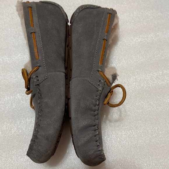 UGG Dakota Grey Genuine Suede & Shearling Moccassin like size 8 - Picture 6 of 9